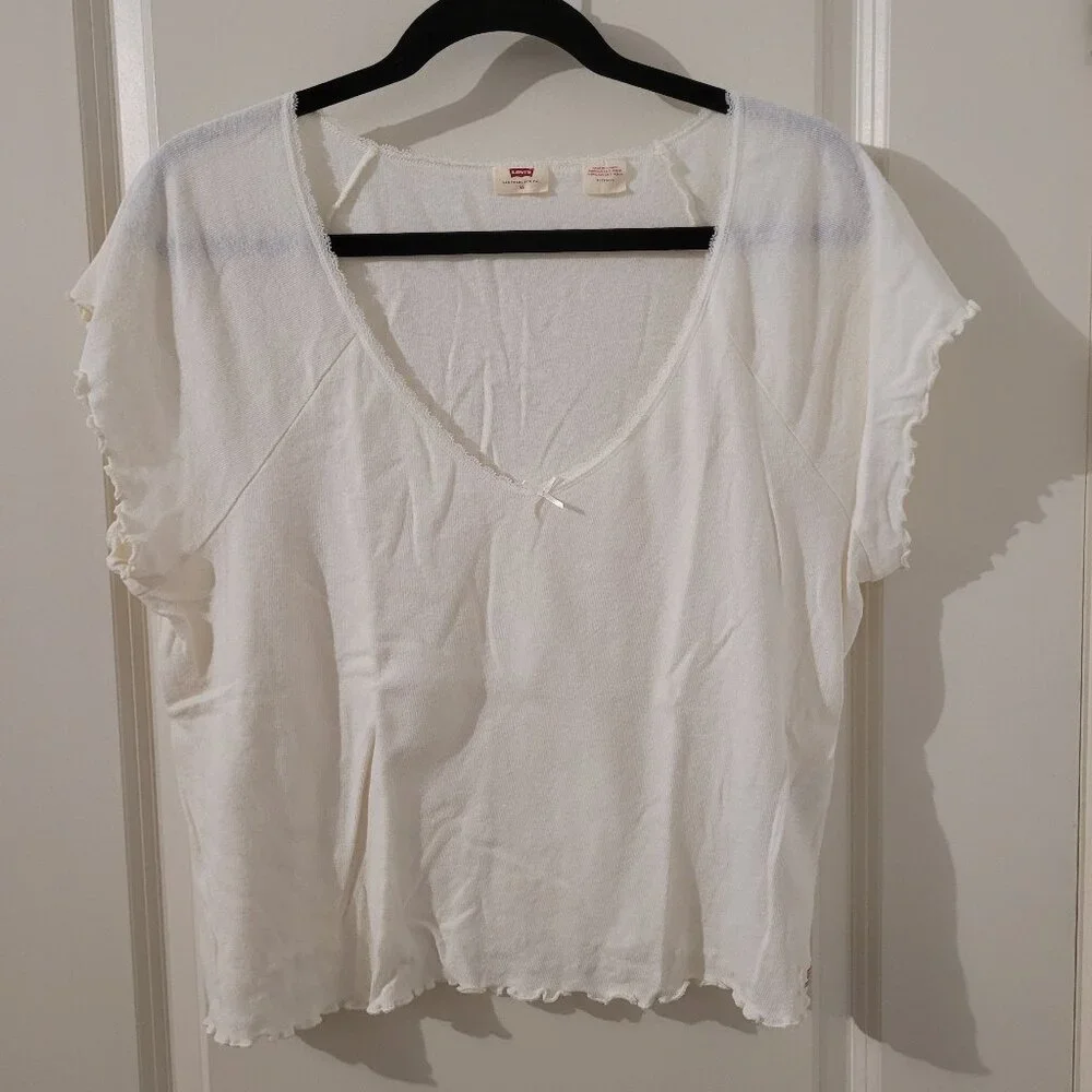 NWOT Levi's V-Neck Lace Trim T-Shirt - Picture 3 of 6